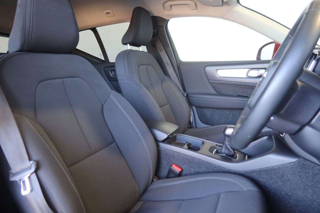2022 VOLVO XC40 2022 VOLVO XC40