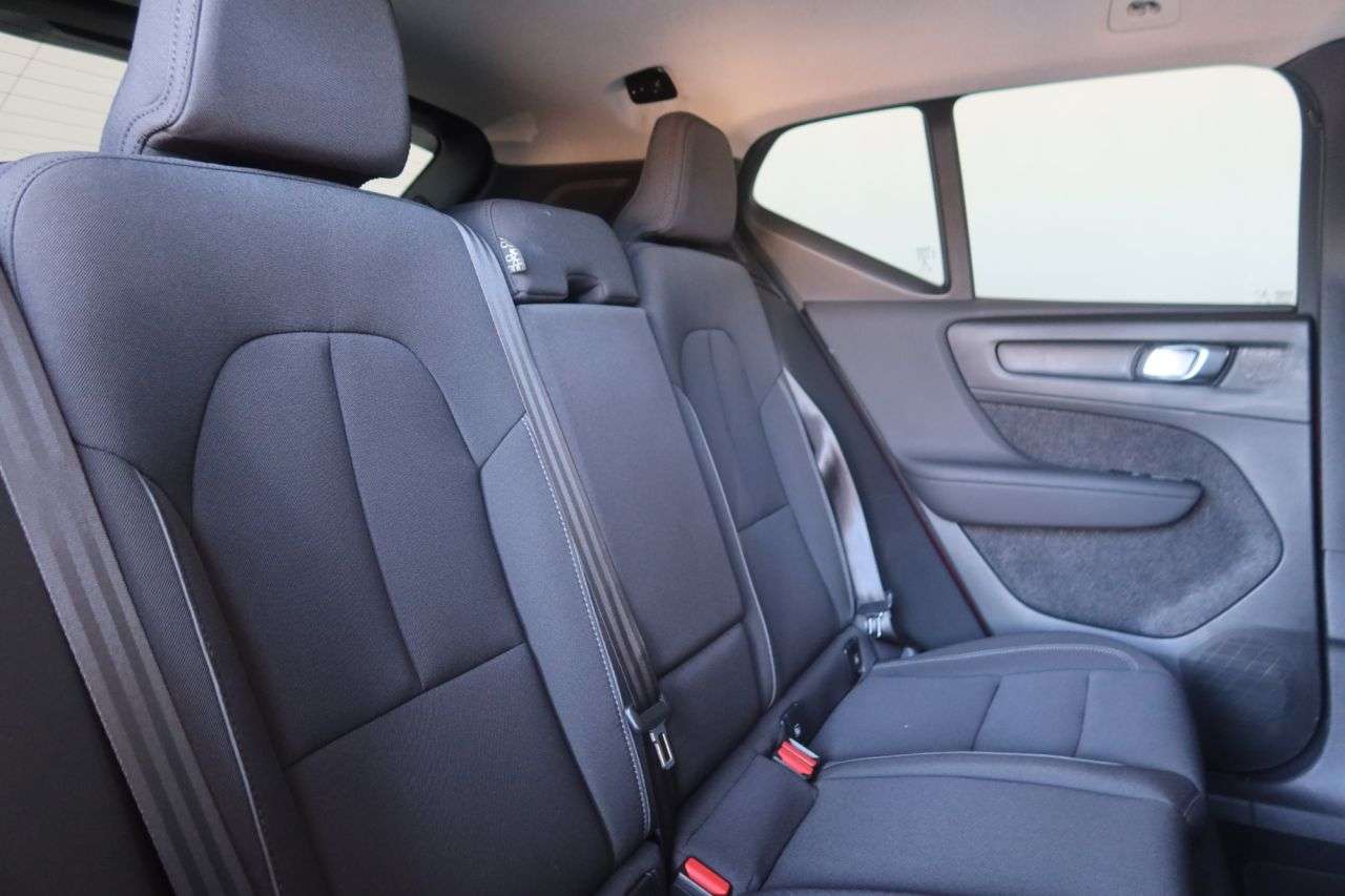2022 VOLVO XC40 2022 VOLVO XC40