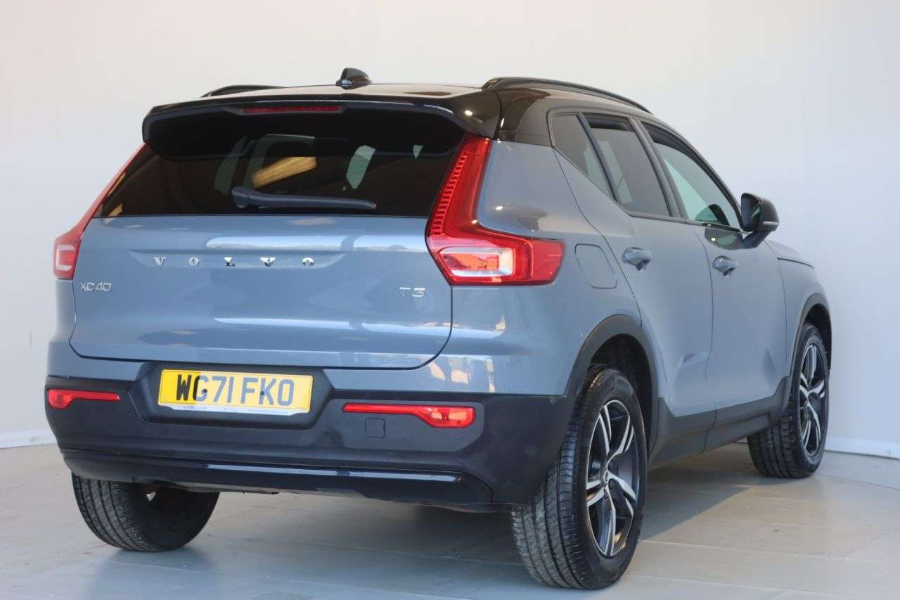 2021 VOLVO XC40 2021 VOLVO XC40