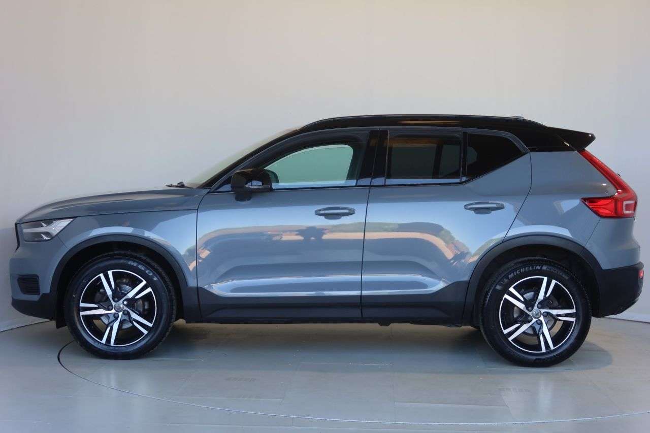 2021 VOLVO XC40 2021 VOLVO XC40