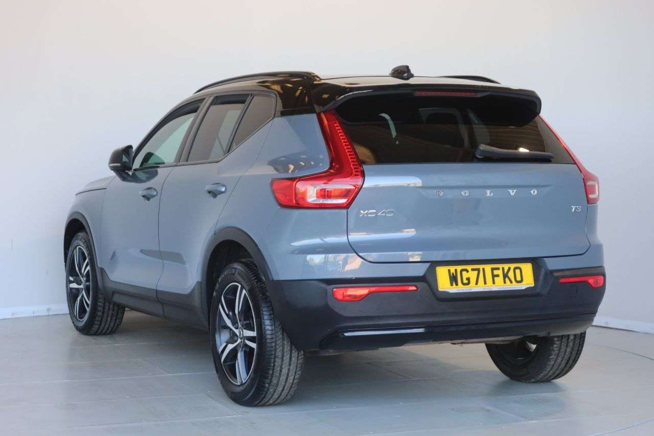 2021 VOLVO XC40 2021 VOLVO XC40