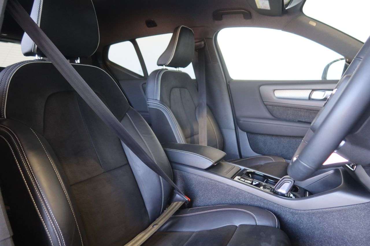 2021 VOLVO XC40 2021 VOLVO XC40