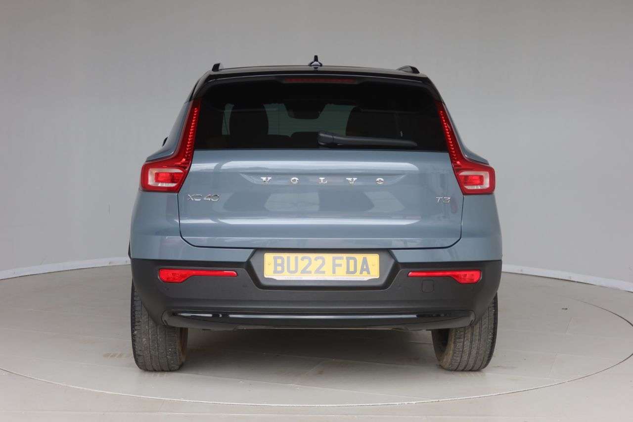 2022 VOLVO XC40 2022 VOLVO XC40