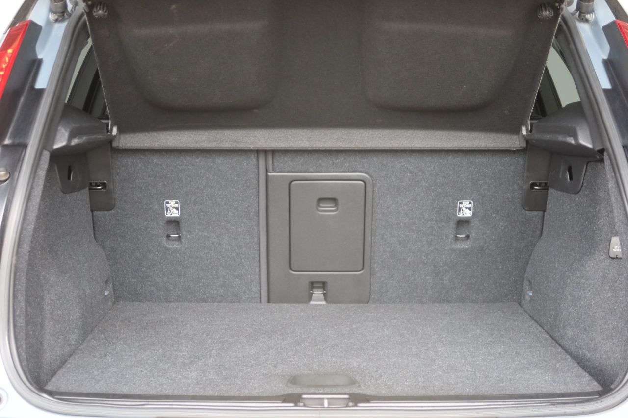 2022 VOLVO XC40 2022 VOLVO XC40