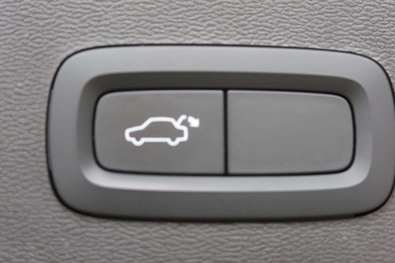 2022 VOLVO XC40 2022 VOLVO XC40