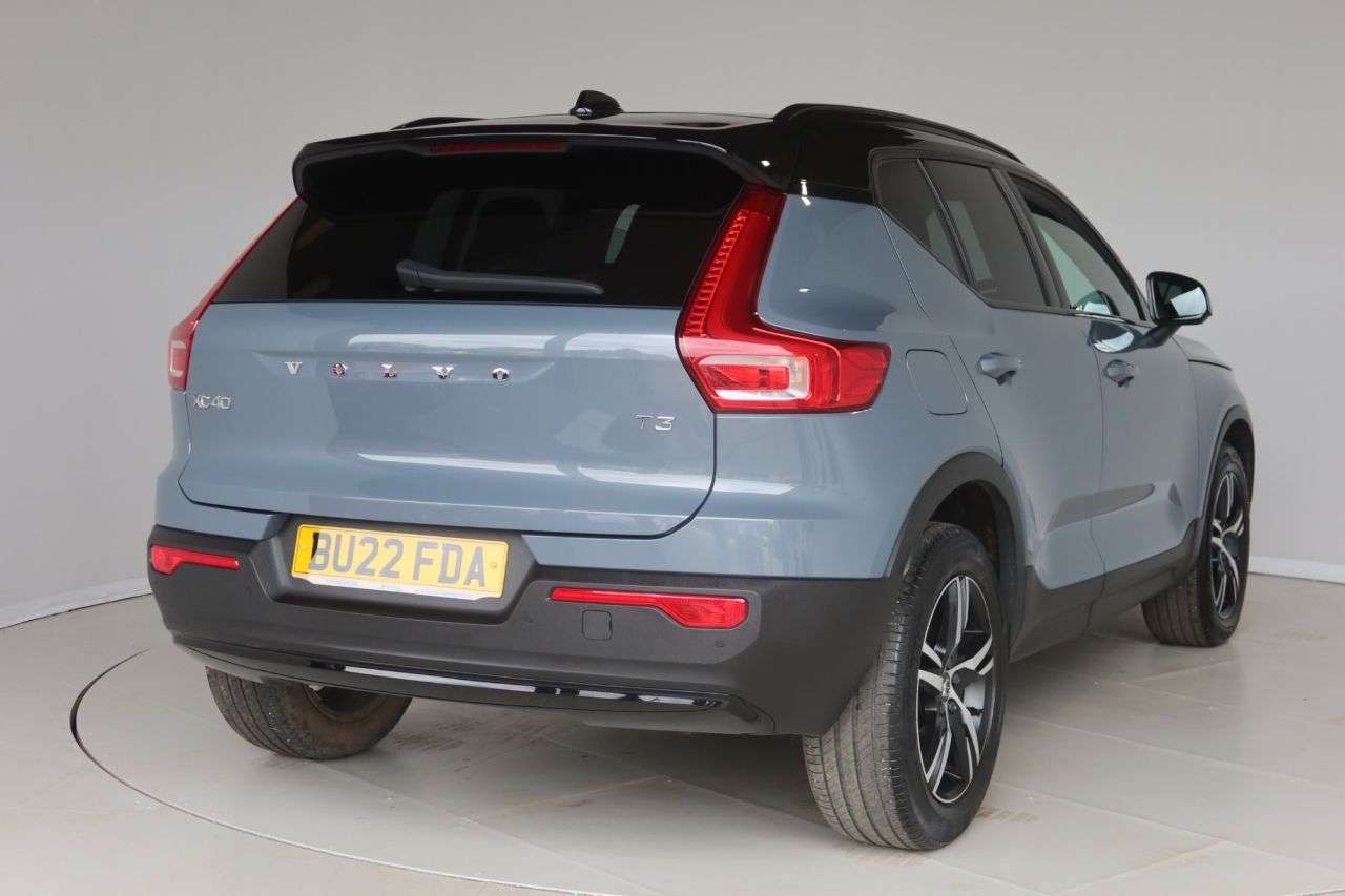 2022 VOLVO XC40 2022 VOLVO XC40