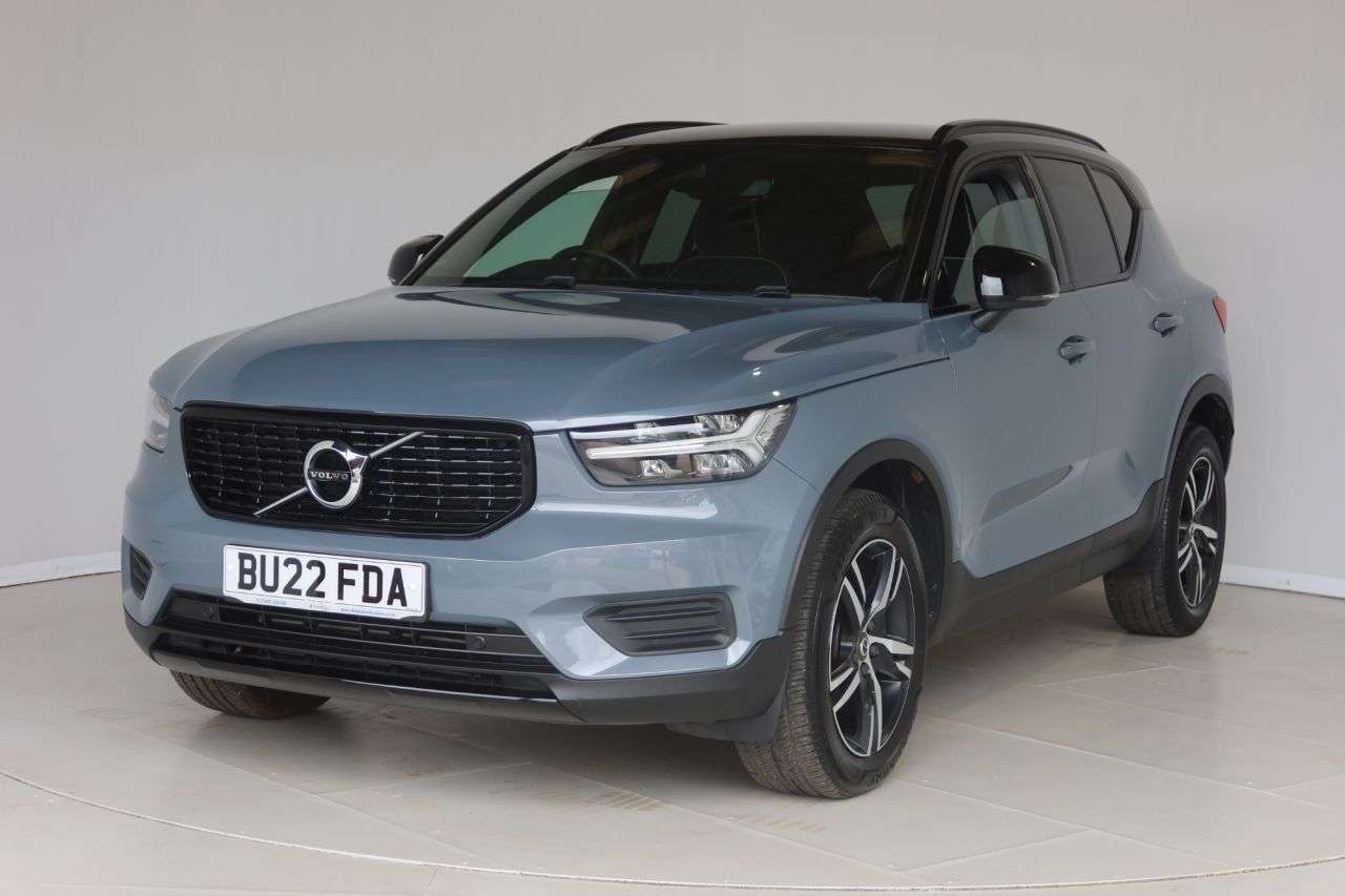 A 2022 VOLVO XC40 1.5 T3 R-Design SUV 5dr Petrol Auto Euro 6 (s/s) (163 ps) OPTICAL REAR SENS A 2022 VOLVO XC40 1.5 T3 R-Design SUV 5dr Petrol Auto Euro 6 (s/s) (163 ps) OPTICAL REAR SENS