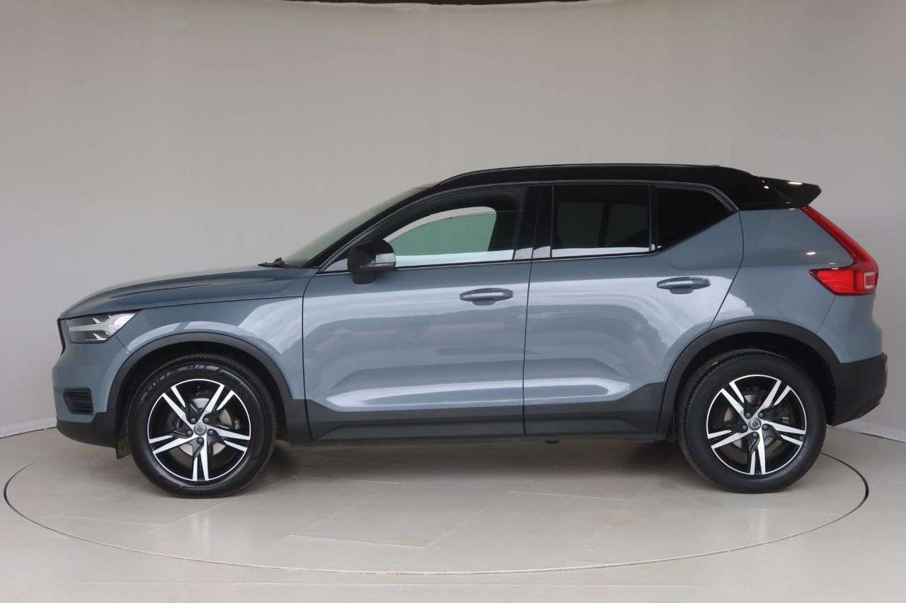 2022 VOLVO XC40 2022 VOLVO XC40