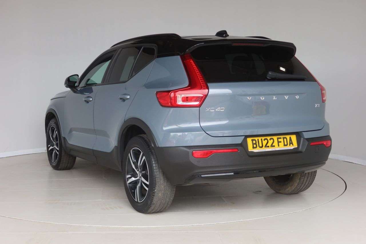 2022 VOLVO XC40 2022 VOLVO XC40
