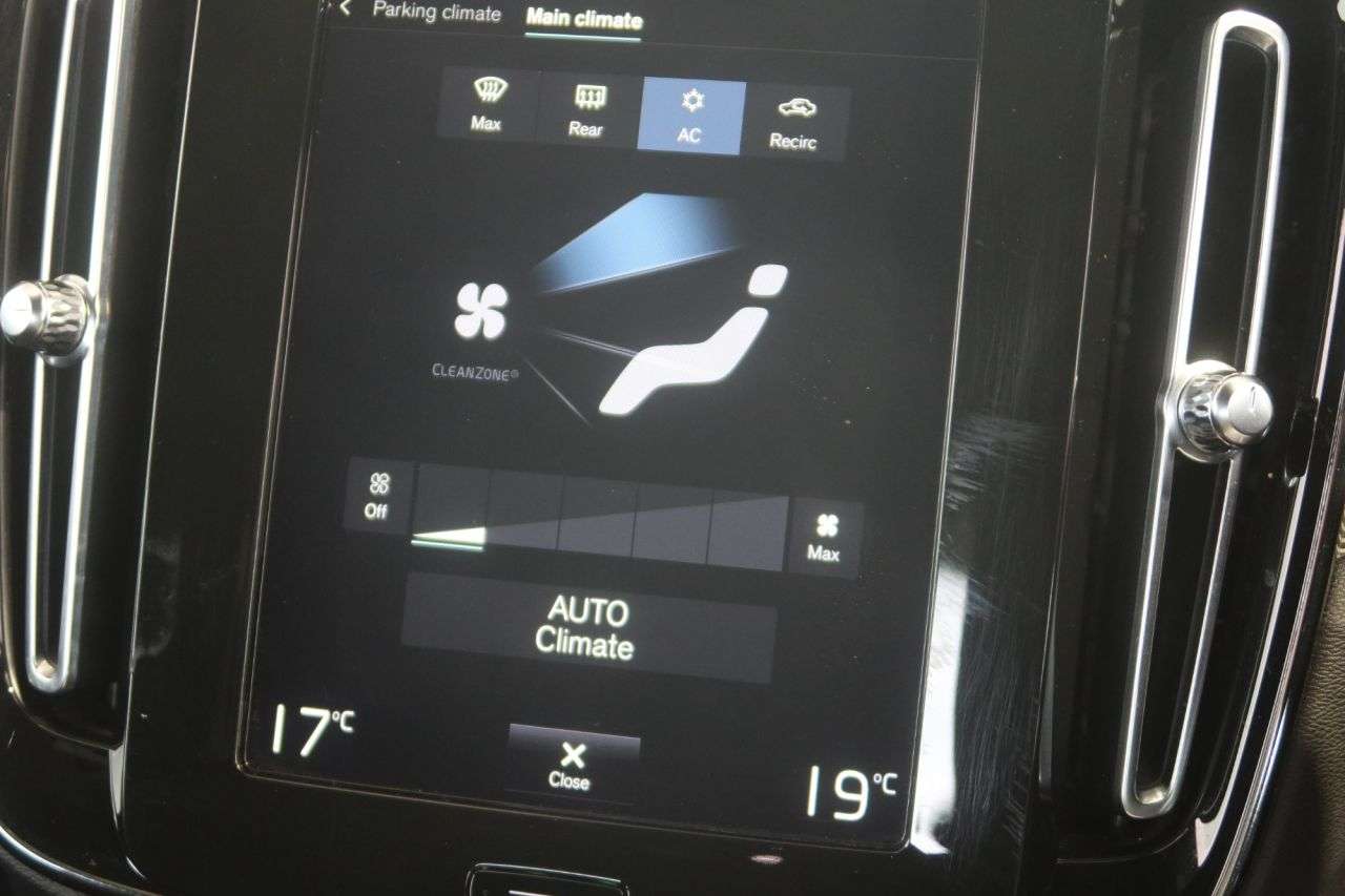 2022 VOLVO XC40 2022 VOLVO XC40
