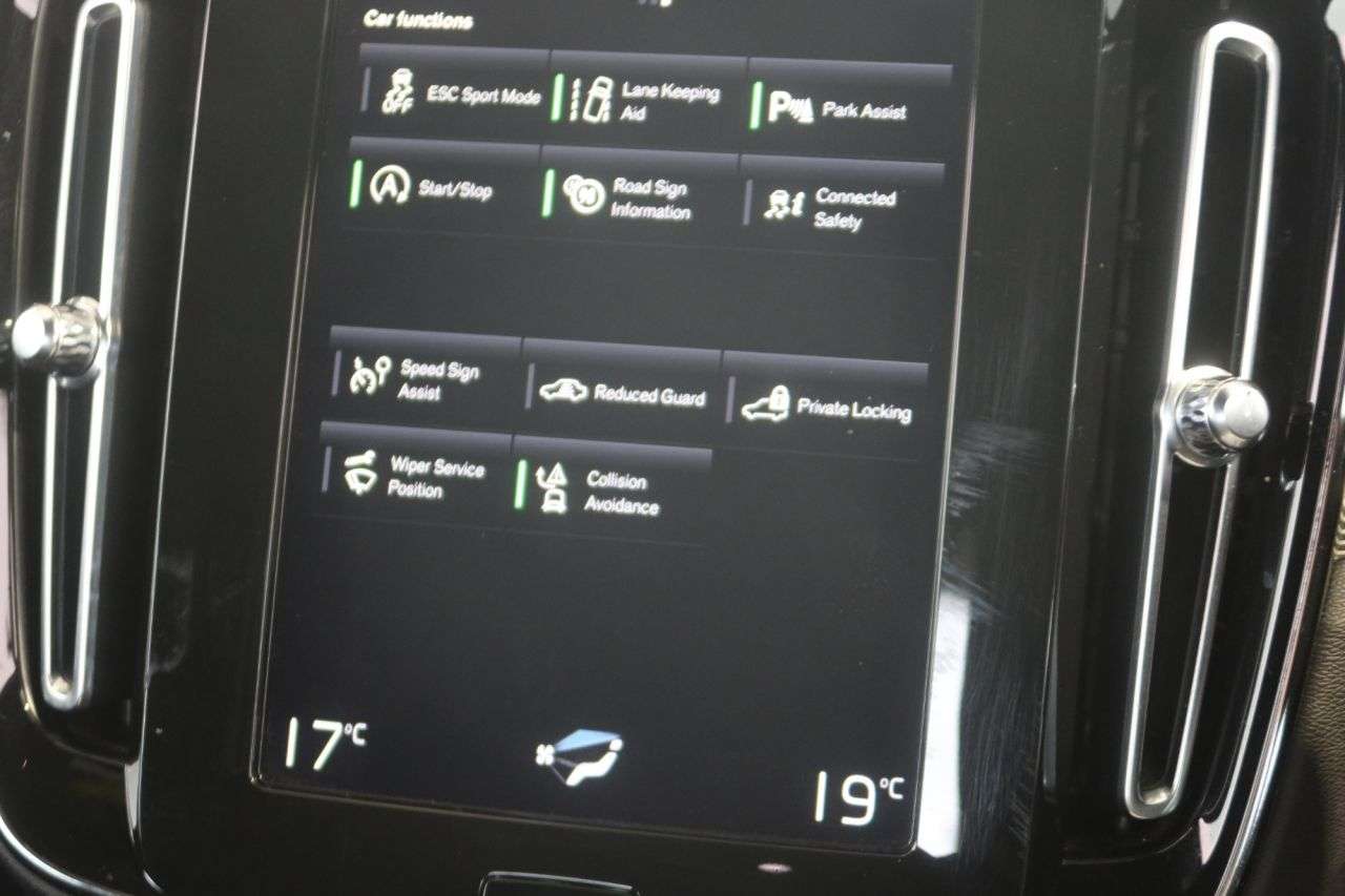 2022 VOLVO XC40 2022 VOLVO XC40