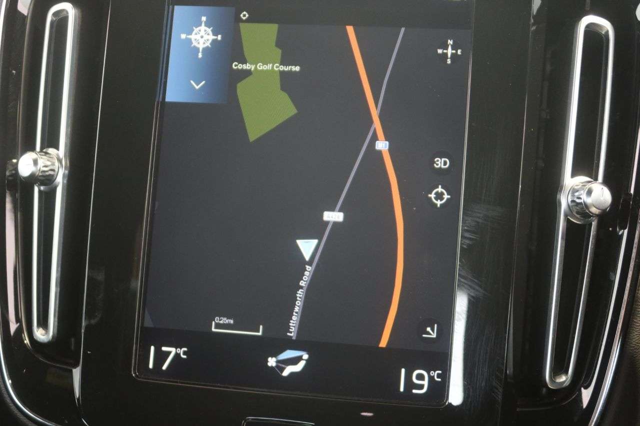 2022 VOLVO XC40 2022 VOLVO XC40