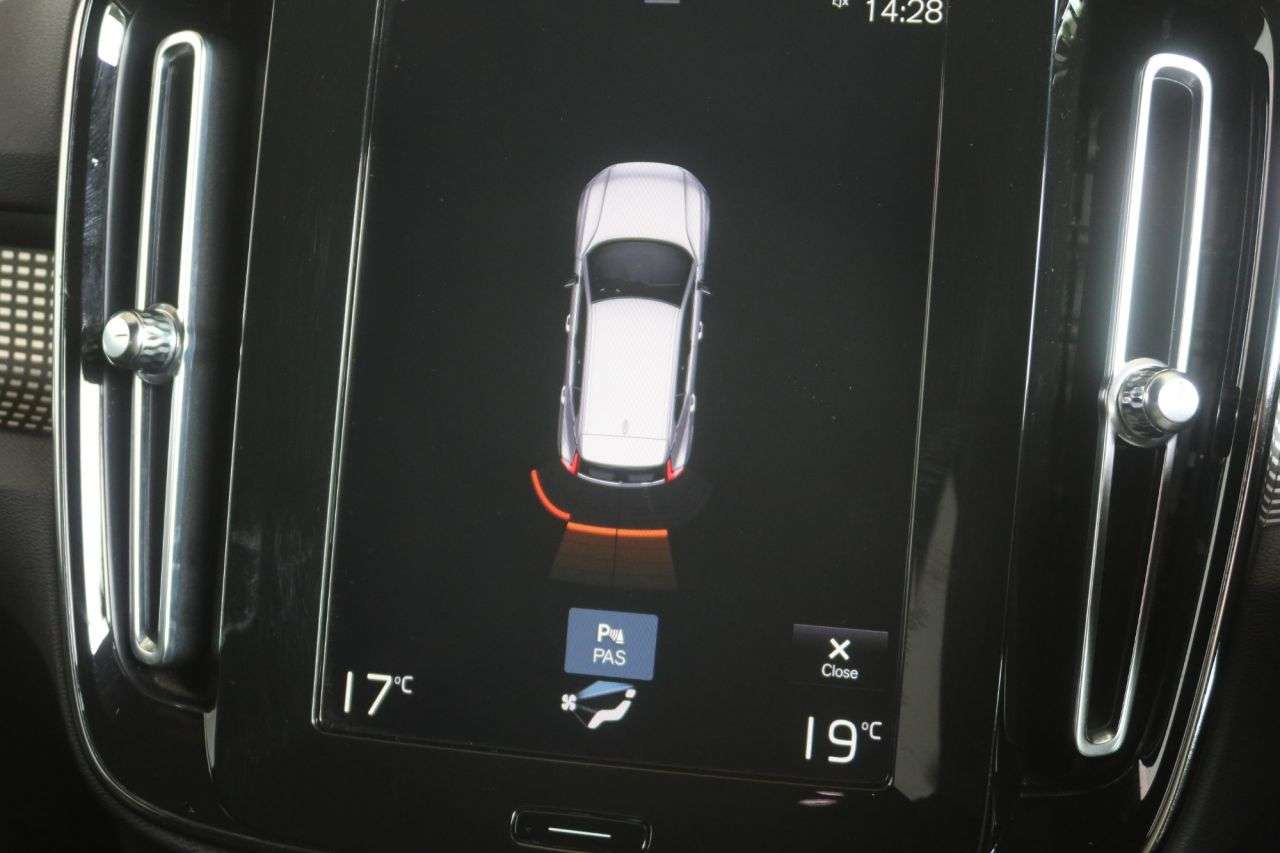 2022 VOLVO XC40 2022 VOLVO XC40