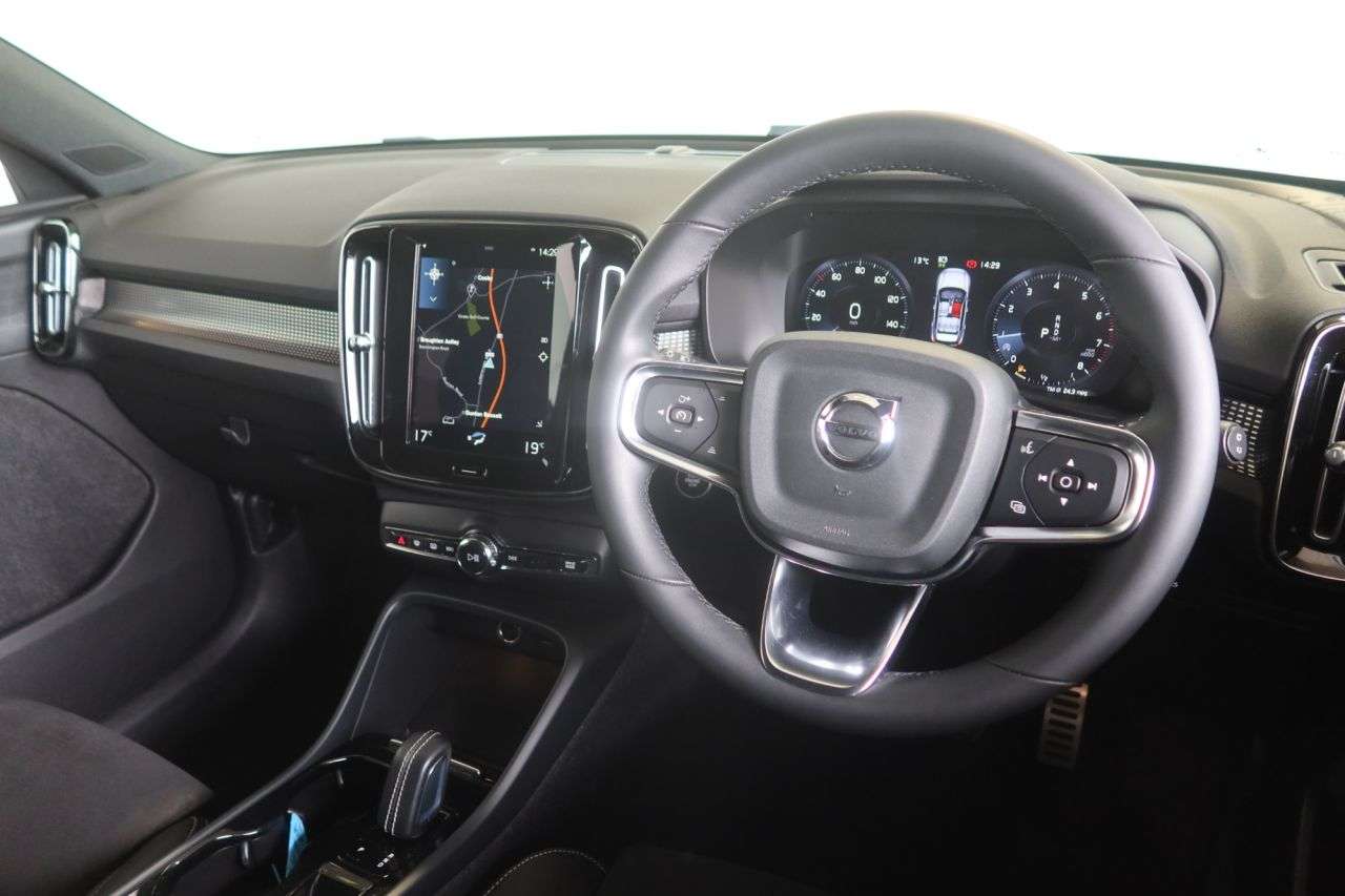 2022 VOLVO XC40 2022 VOLVO XC40