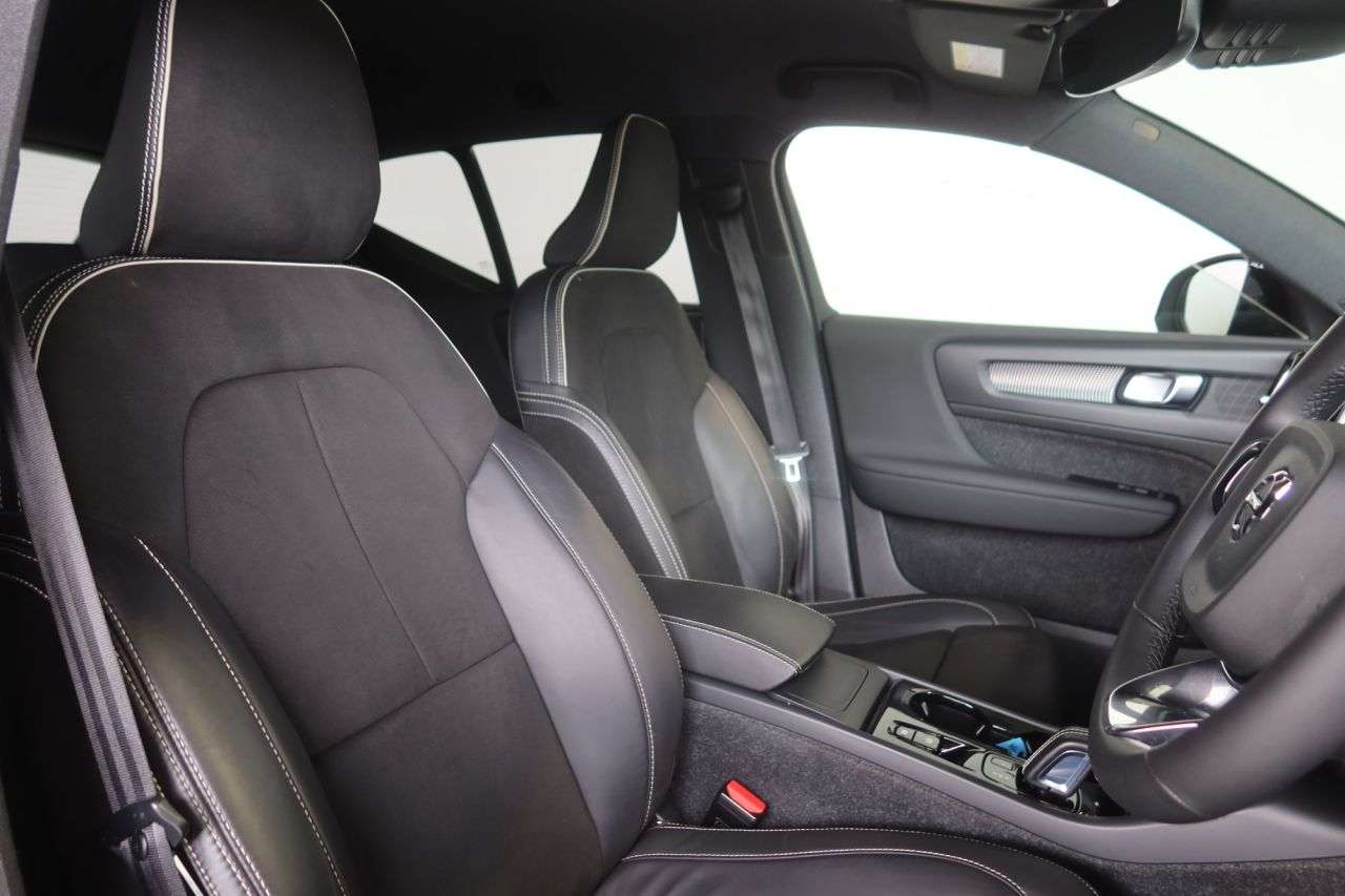 2022 VOLVO XC40 2022 VOLVO XC40