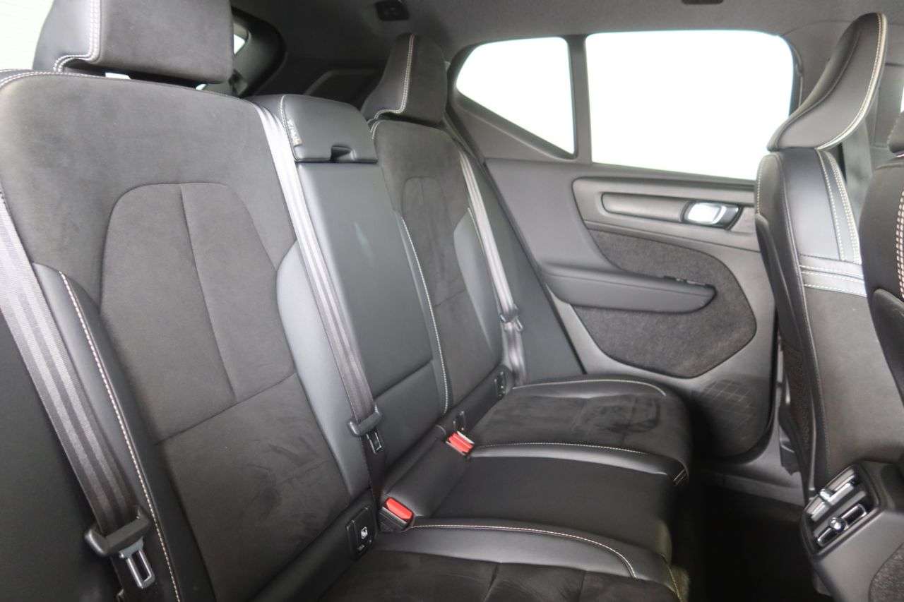 2022 VOLVO XC40 2022 VOLVO XC40