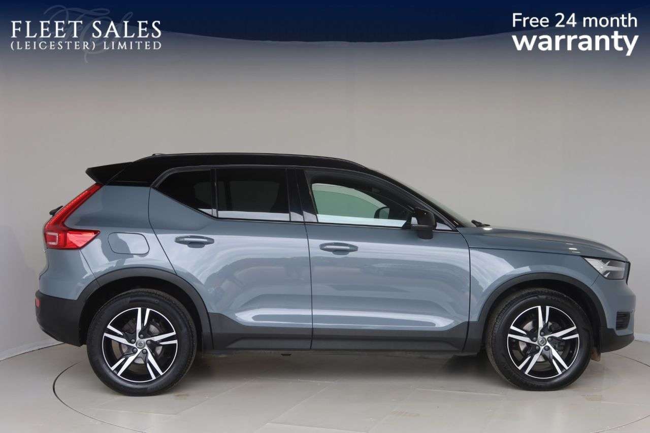 A 2022 VOLVO XC40 1.5 T3 R-Design SUV 5dr Petrol Auto Euro 6 (s/s) (163 ps) OPTICAL REAR SENS A 2022 VOLVO XC40 1.5 T3 R-Design SUV 5dr Petrol Auto Euro 6 (s/s) (163 ps) OPTICAL REAR SENS