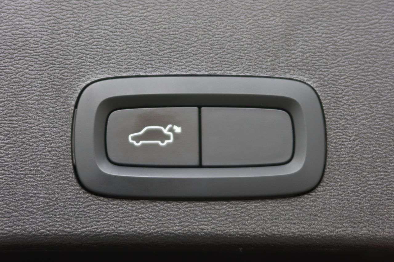 2022 VOLVO XC40 2022 VOLVO XC40