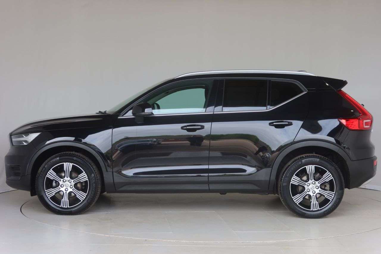 2022 VOLVO XC40 2022 VOLVO XC40