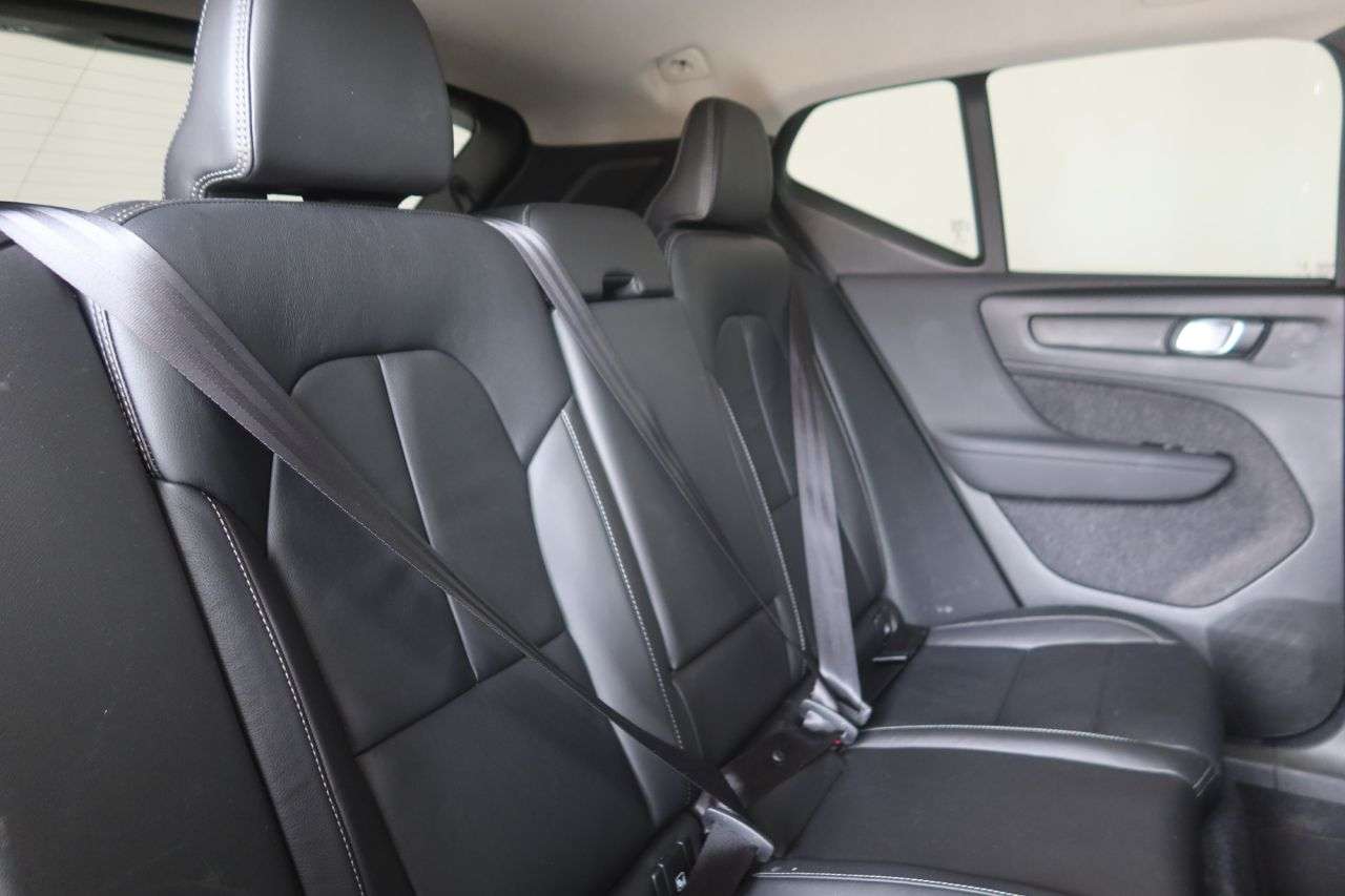 2022 VOLVO XC40 2022 VOLVO XC40