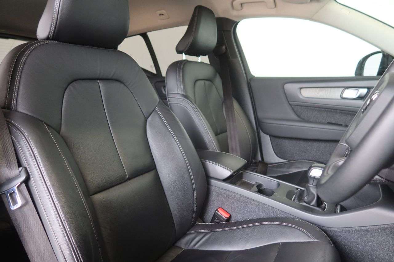 2022 VOLVO XC40 2022 VOLVO XC40