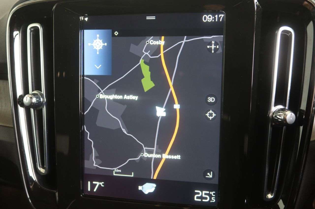 2022 VOLVO XC40 2022 VOLVO XC40