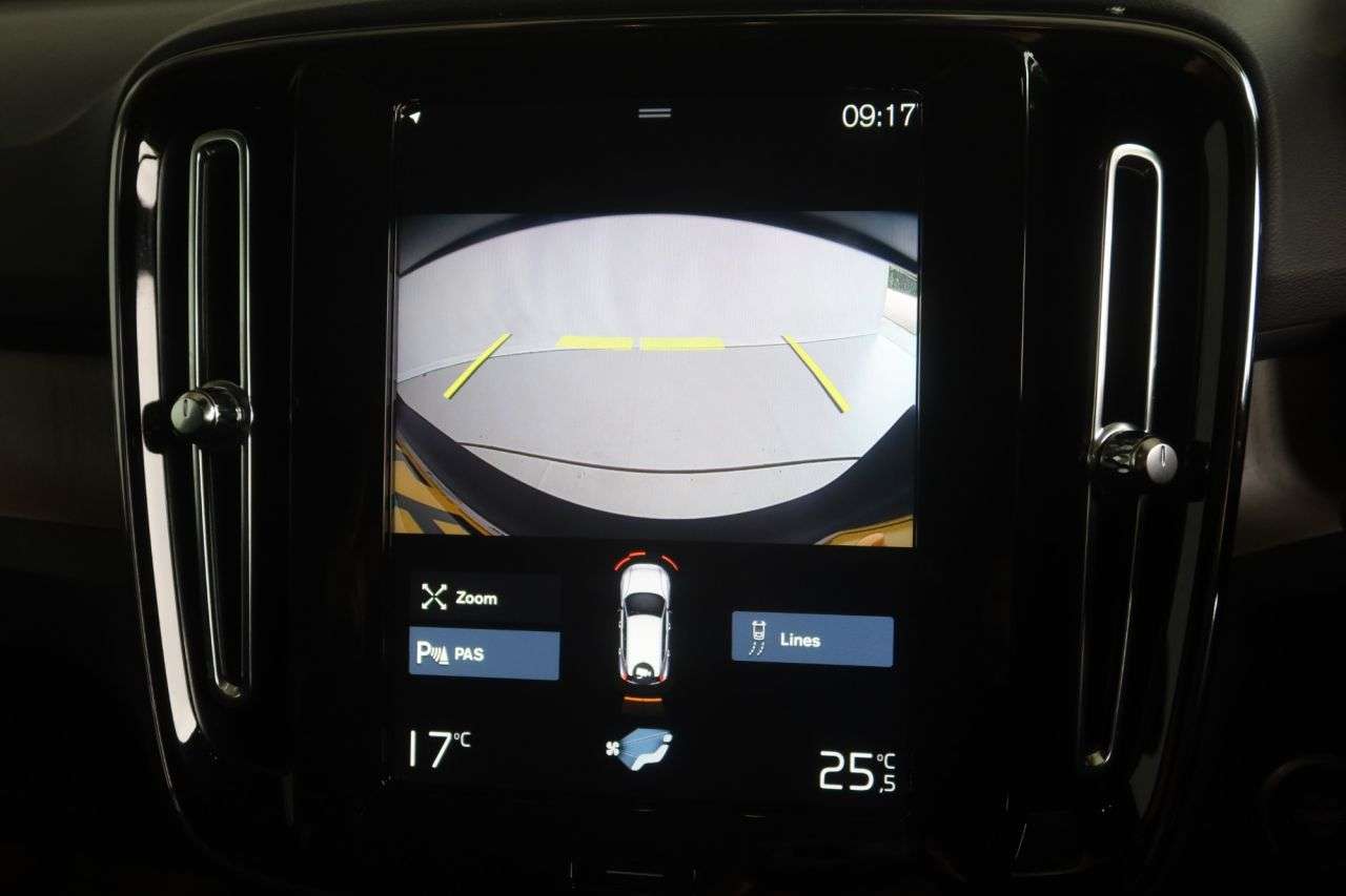 2022 VOLVO XC40 2022 VOLVO XC40