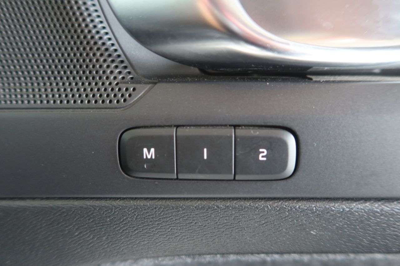 2022 VOLVO XC40 2022 VOLVO XC40
