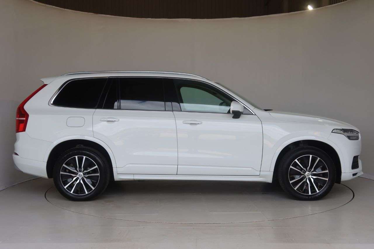 A 2022 VOLVO XC90 2.0 B5 MHEV Momentum SUV 5dr Diesel Hybrid Auto 4WD Euro 6 (s/s) (235 ps) B A 2022 VOLVO XC90 2.0 B5 MHEV Momentum SUV 5dr Diesel Hybrid Auto 4WD Euro 6 (s/s) (235 ps) B