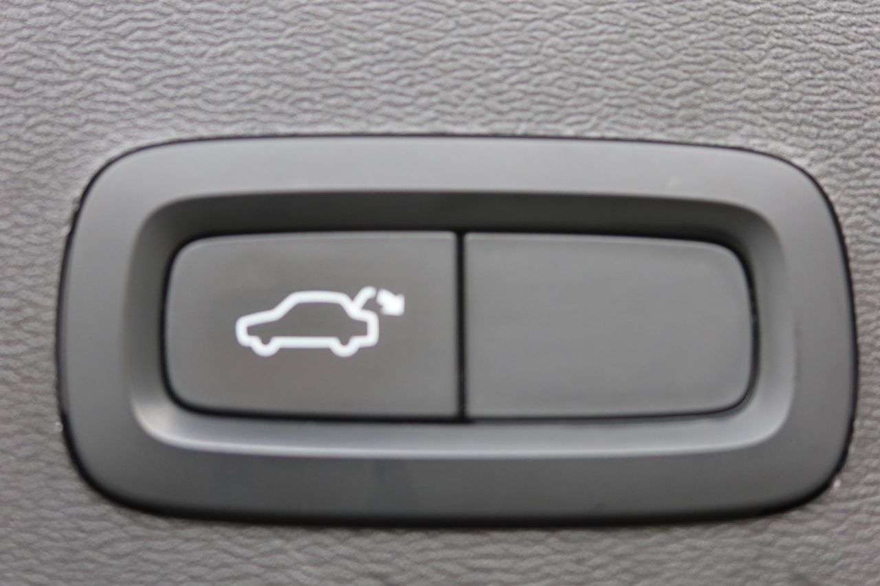 2021 VOLVO XC40 2021 VOLVO XC40