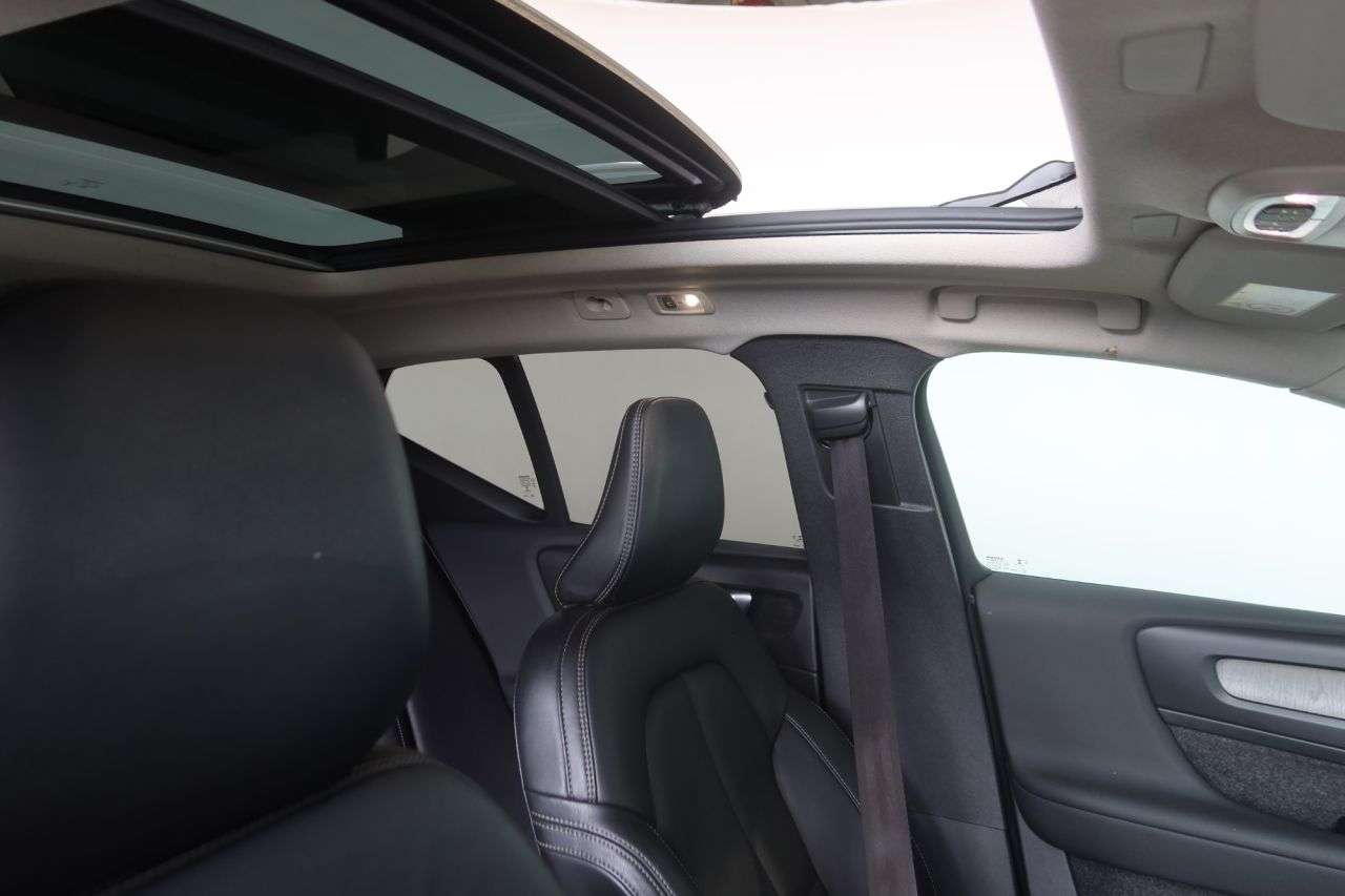 2021 VOLVO XC40 2021 VOLVO XC40