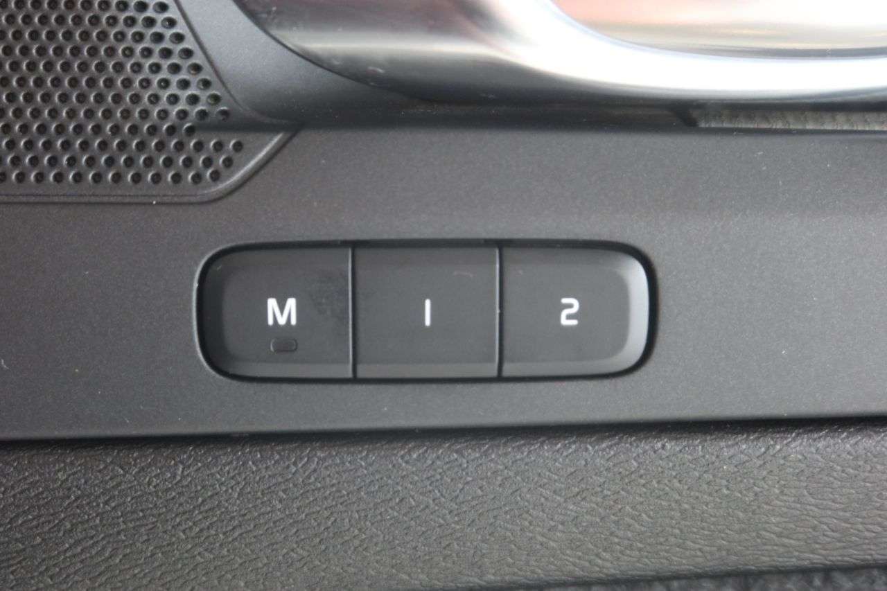 2021 VOLVO XC40 2021 VOLVO XC40