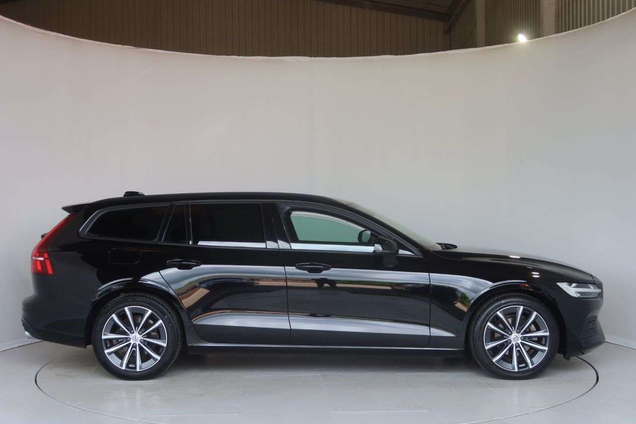 A 2022 VOLVO V60 2.0 B3 MHEV Momentum Estate 5dr Petrol Hybrid DCT Auto Euro 6 (s/s) (163 ps A 2022 VOLVO V60 2.0 B3 MHEV Momentum Estate 5dr Petrol Hybrid DCT Auto Euro 6 (s/s) (163 ps
