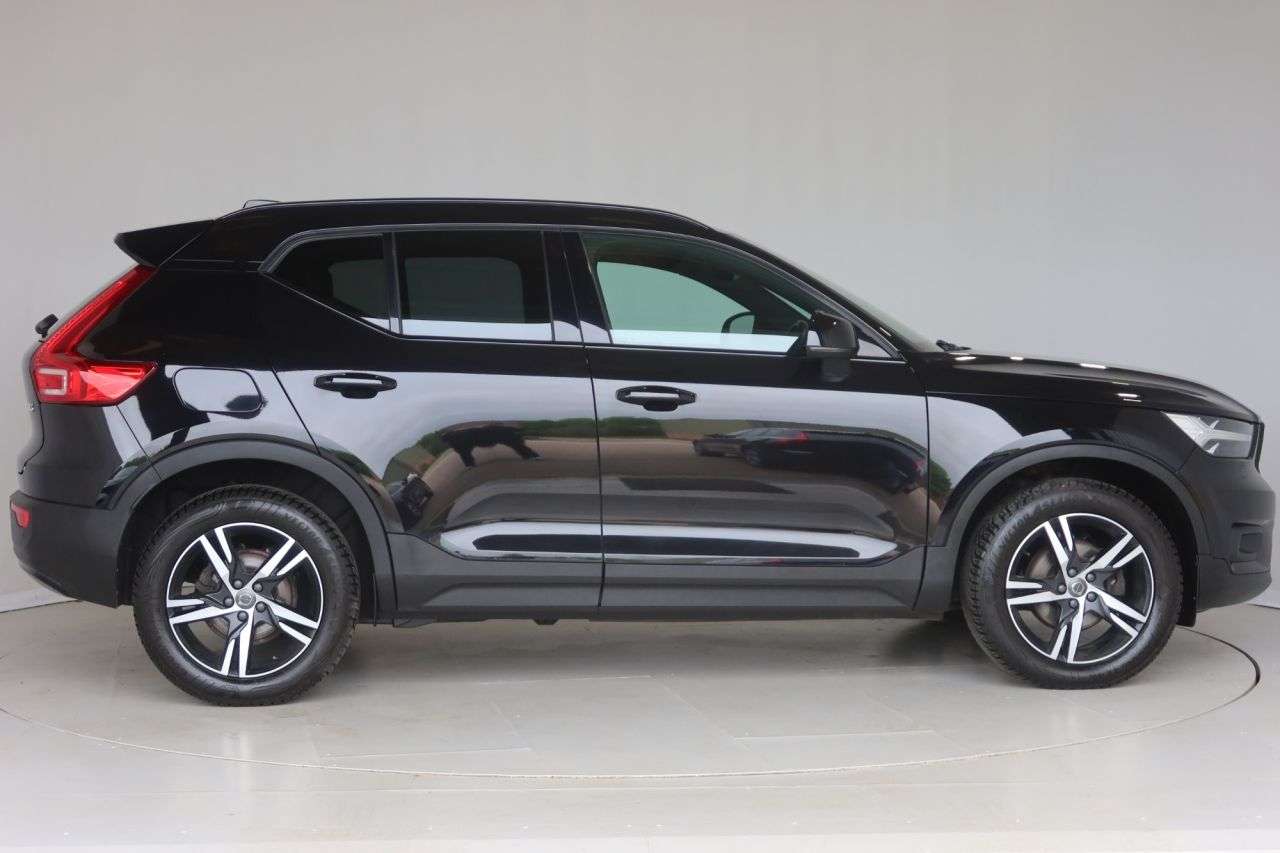 A 2021 VOLVO XC40 1.5 T3 R-Design SUV 5dr Petrol Manual Euro 6 (s/s) (163 ps) HEATED FRONT + A 2021 VOLVO XC40 1.5 T3 R-Design SUV 5dr Petrol Manual Euro 6 (s/s) (163 ps) HEATED FRONT +