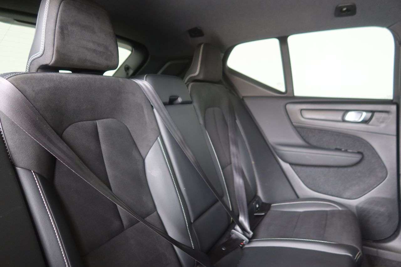 2021 VOLVO XC40 2021 VOLVO XC40