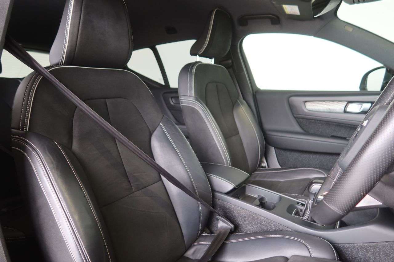 2021 VOLVO XC40 2021 VOLVO XC40