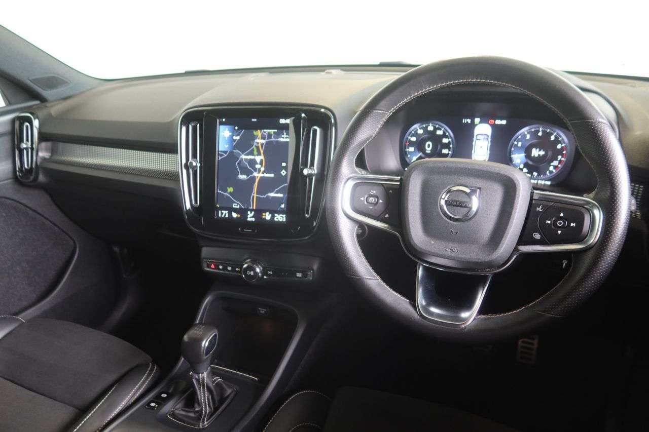 2021 VOLVO XC40 2021 VOLVO XC40
