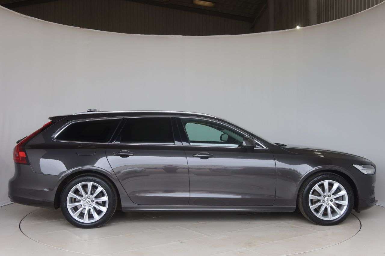 A 2021 VOLVO V90 2.0 B4 MHEV Momentum Estate 5dr Diesel Hybrid Auto Euro 6 (s/s) (197 ps) BL A 2021 VOLVO V90 2.0 B4 MHEV Momentum Estate 5dr Diesel Hybrid Auto Euro 6 (s/s) (197 ps) BL