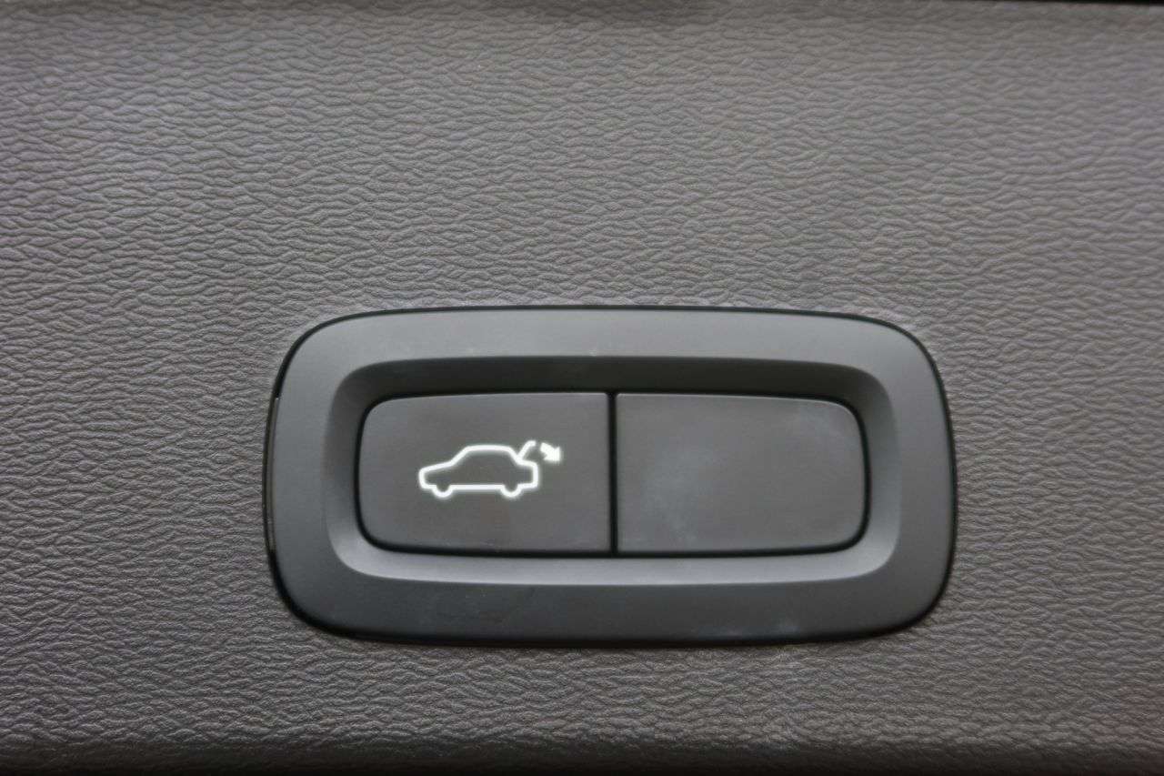 2022 VOLVO XC40 2022 VOLVO XC40