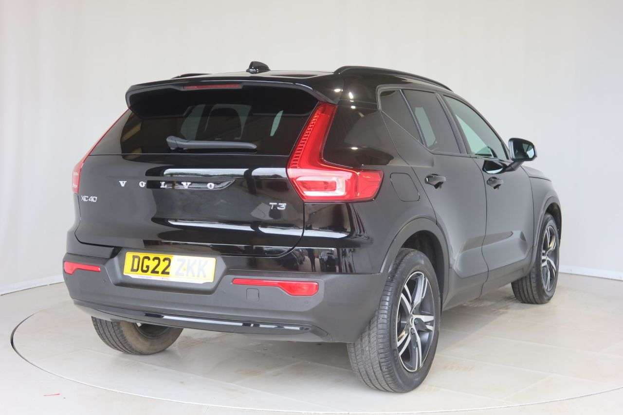2022 VOLVO XC40 2022 VOLVO XC40