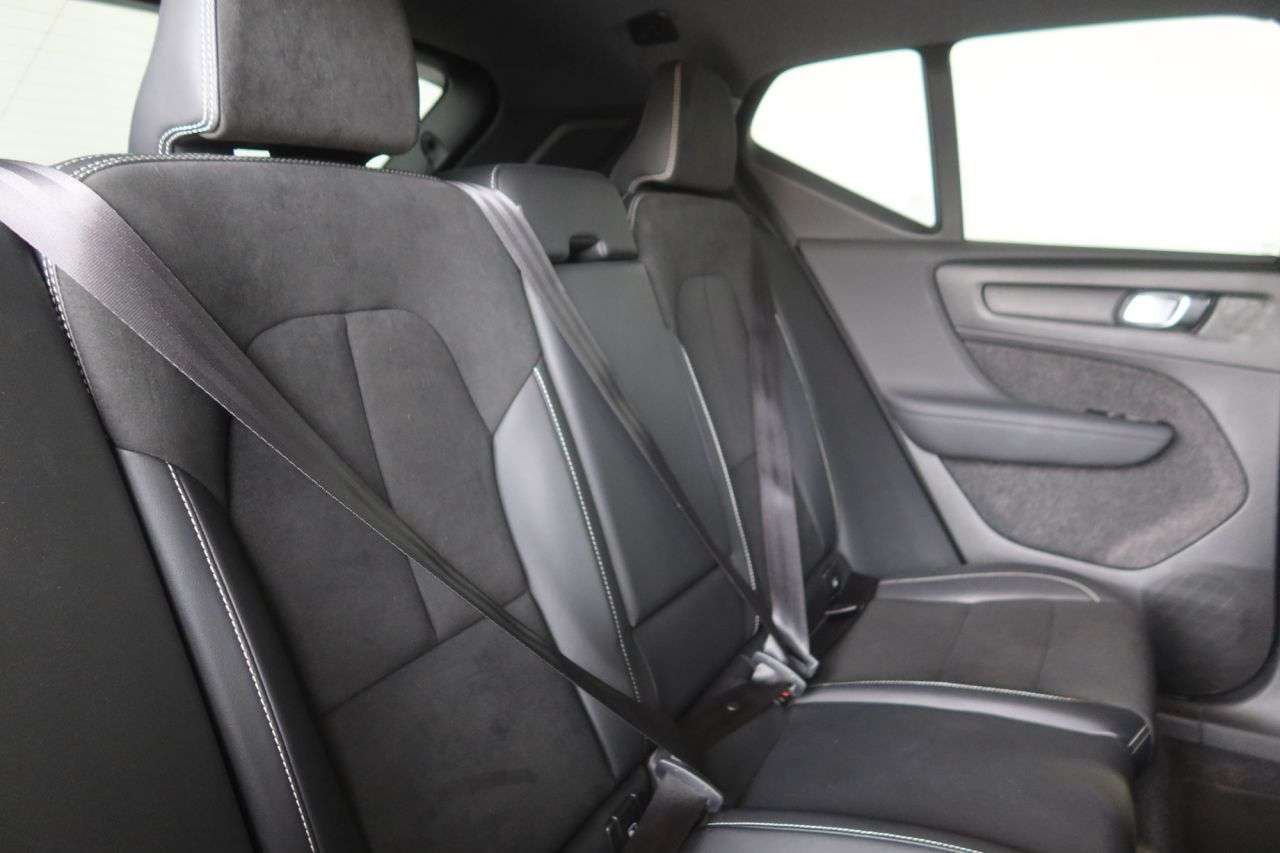 2022 VOLVO XC40 2022 VOLVO XC40