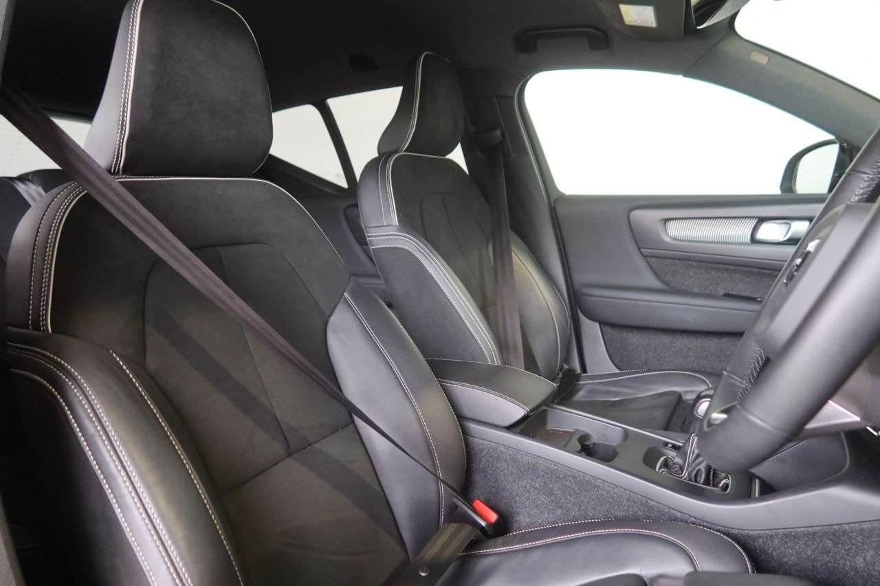 2022 VOLVO XC40 2022 VOLVO XC40