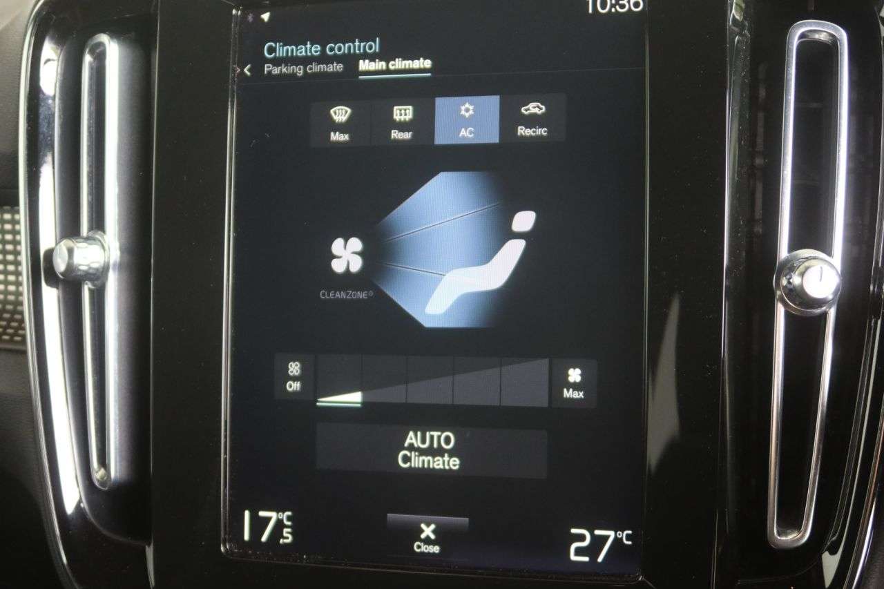 2022 VOLVO XC40 2022 VOLVO XC40