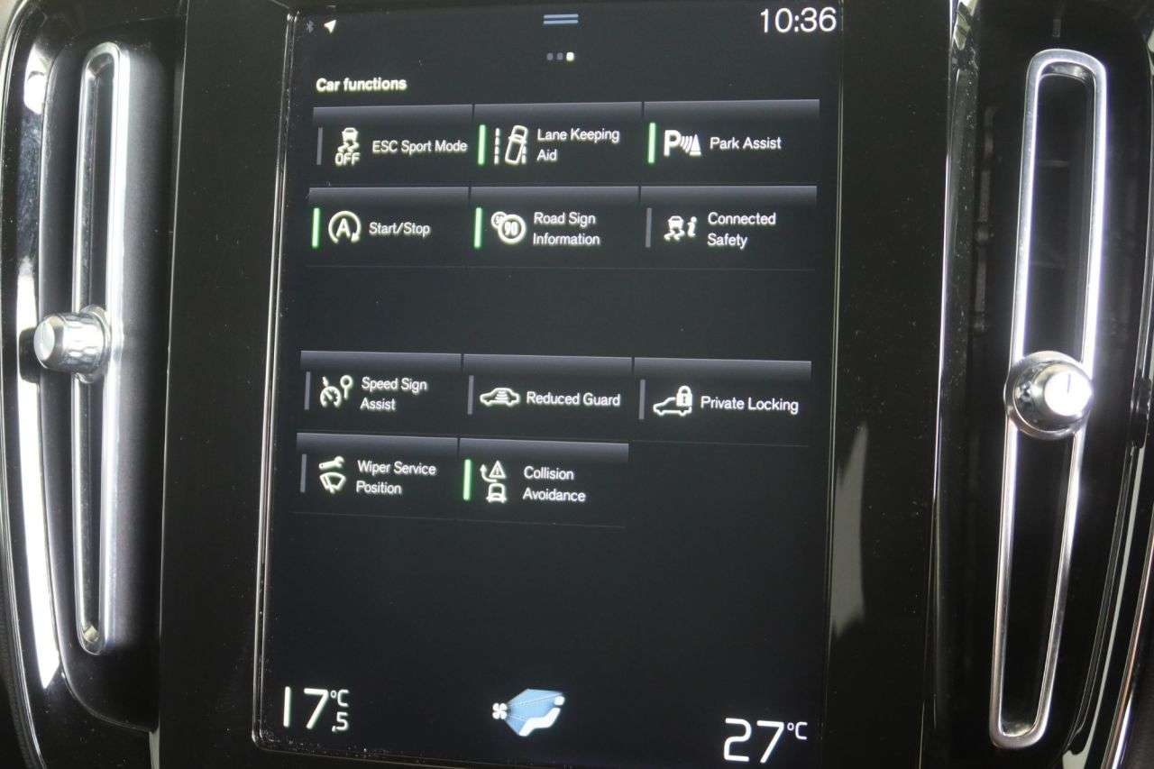 2022 VOLVO XC40 2022 VOLVO XC40