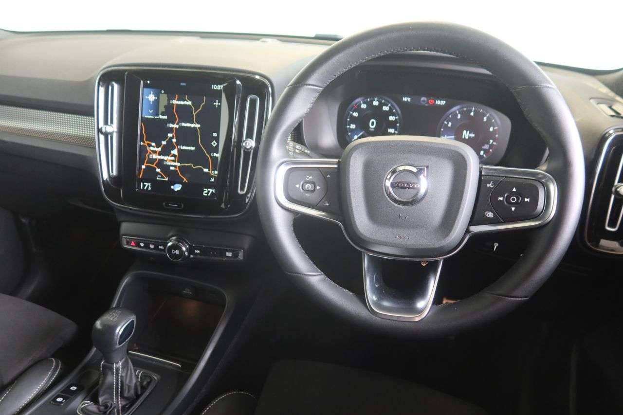 2022 VOLVO XC40 2022 VOLVO XC40