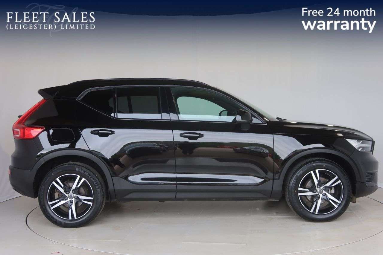 A 2022 VOLVO XC40 1.5 T3 R-Design SUV 5dr Petrol Manual Euro 6 (s/s) (163 ps) OPTICAL REAR SE A 2022 VOLVO XC40 1.5 T3 R-Design SUV 5dr Petrol Manual Euro 6 (s/s) (163 ps) OPTICAL REAR SE