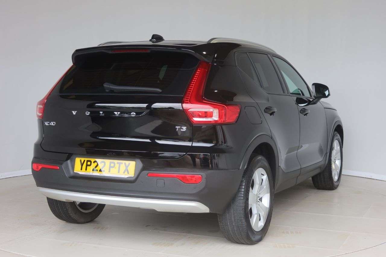 2022 VOLVO XC40 2022 VOLVO XC40