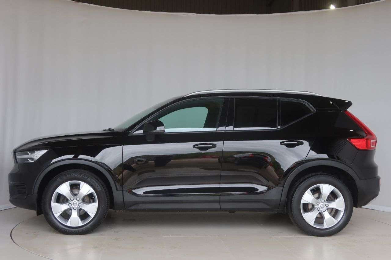 2022 VOLVO XC40 2022 VOLVO XC40