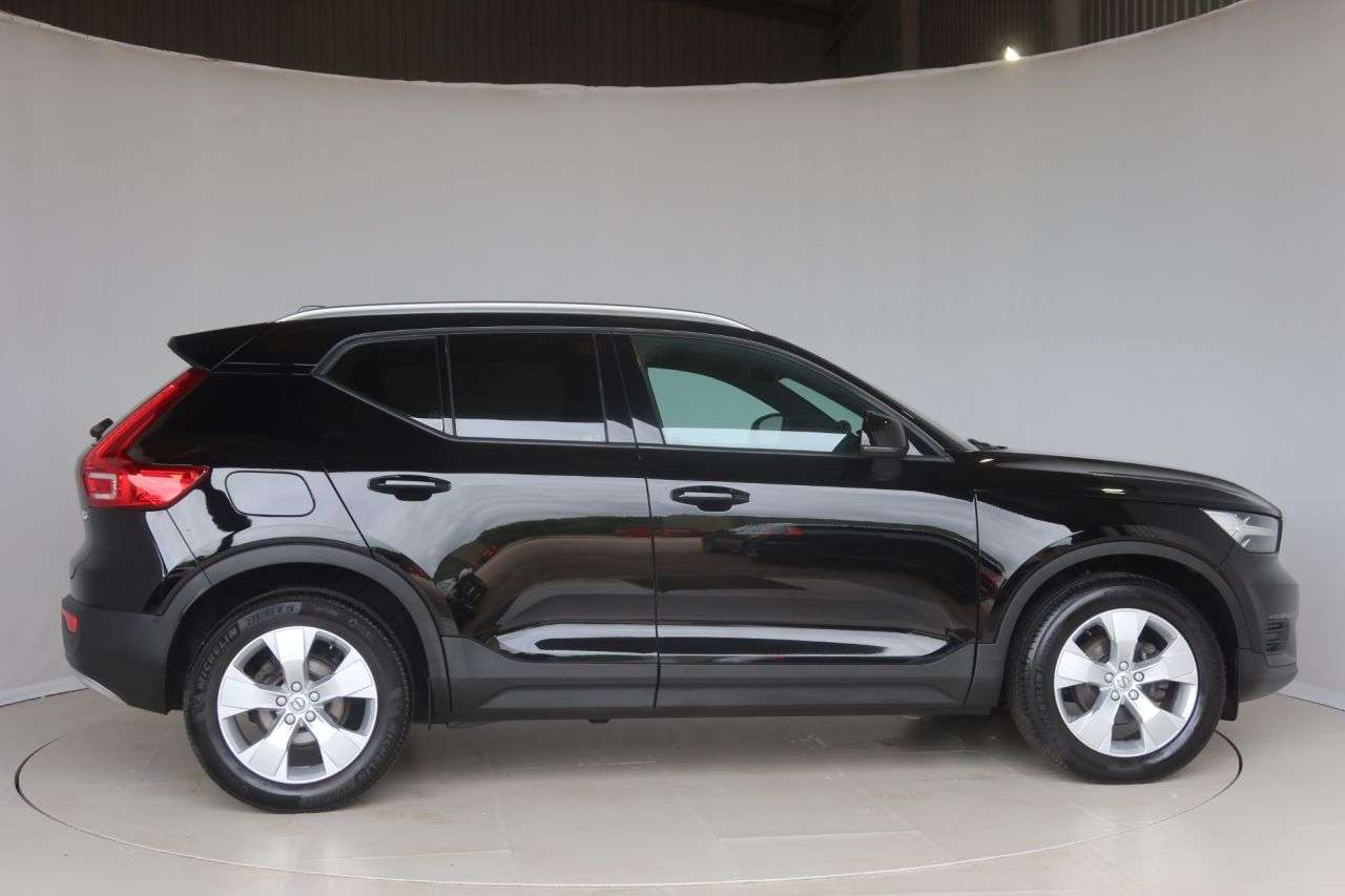 A 2022 VOLVO XC40 1.5 T3 Momentum SUV 5dr Petrol Manual Euro 6 (s/s) (163 ps) OPTICAL REAR SE A 2022 VOLVO XC40 1.5 T3 Momentum SUV 5dr Petrol Manual Euro 6 (s/s) (163 ps) OPTICAL REAR SE