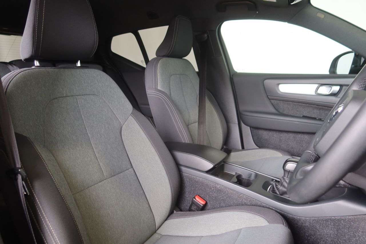 2022 VOLVO XC40 2022 VOLVO XC40